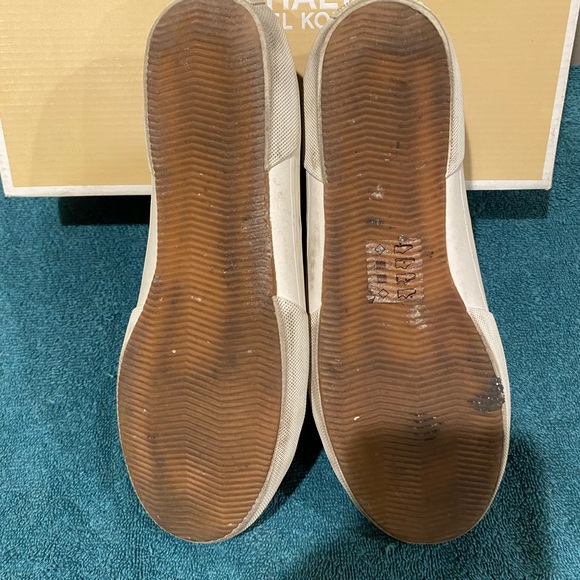 MK Shoes - Picture 7 of 10